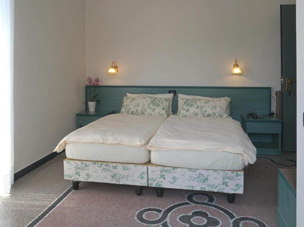 Flora Hotel 3*